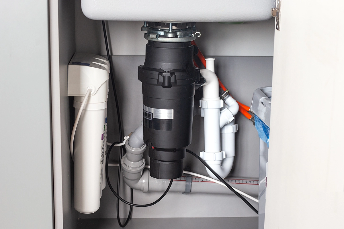 garbage disposal leaking